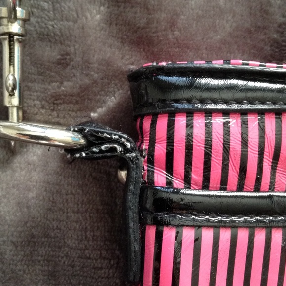 🎉✨SALE✨🎉Pink/black stripe pleather crossbody bag - Picture 3 of 4